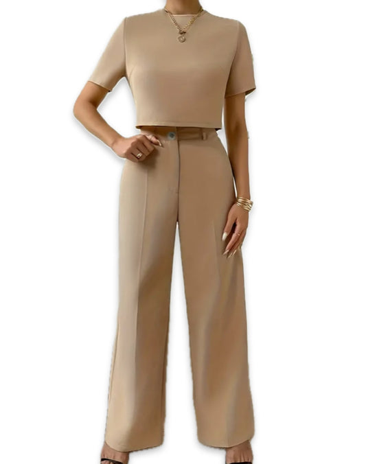 Conjunto beige de blusa y pantalón ancho